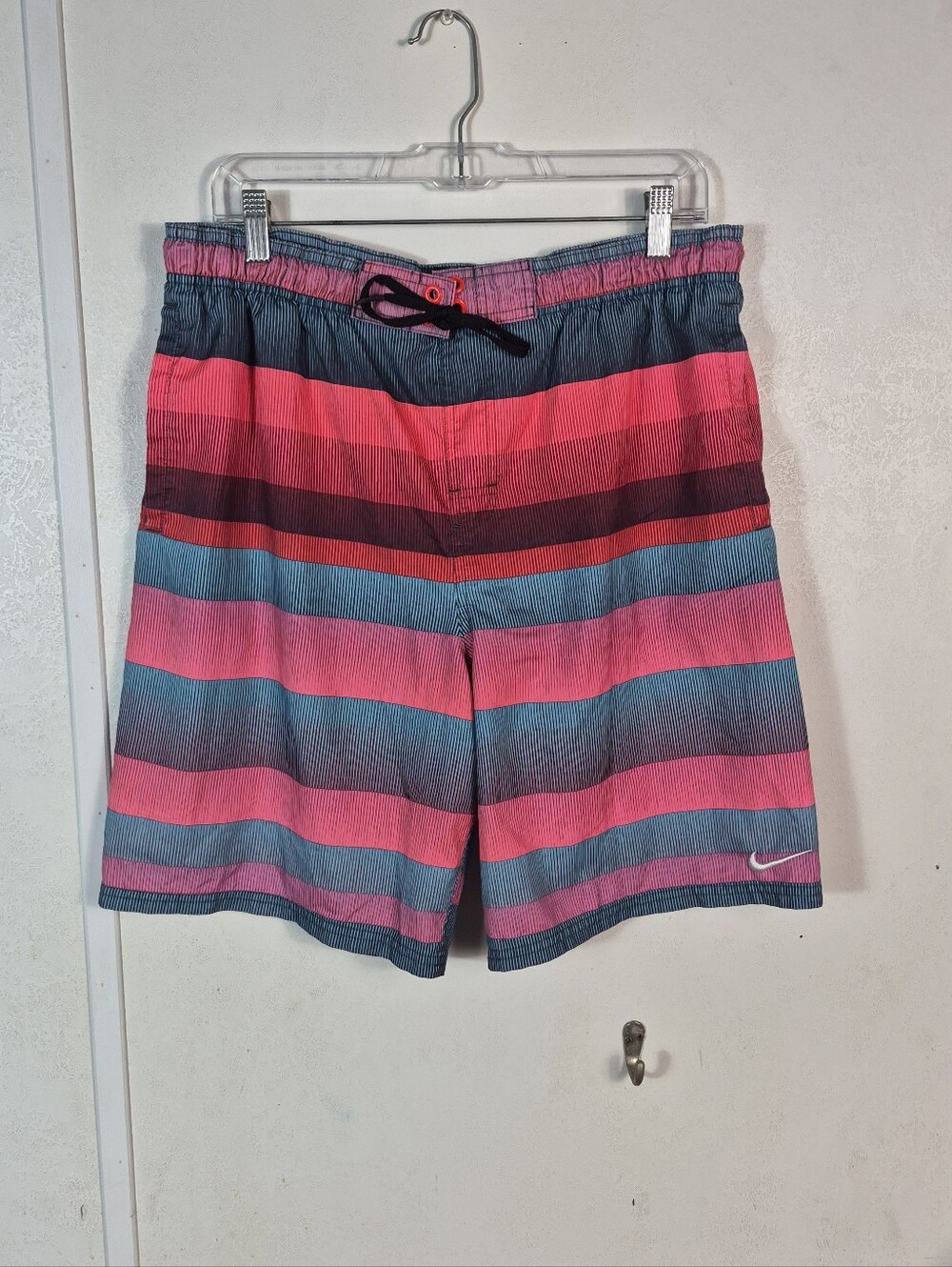 Nike Men's Striped Swim Trunks Size Medium